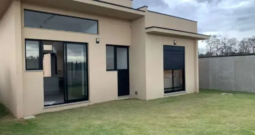 Casa nova térrea dentro de condomínio fechado em Atibaia SP.