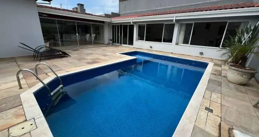 Imperdível oportunidade! Casa com 4 quartos e 3 suítes no Jardim Itaperi, Atibaia-SP - 280m² - 4 vagas