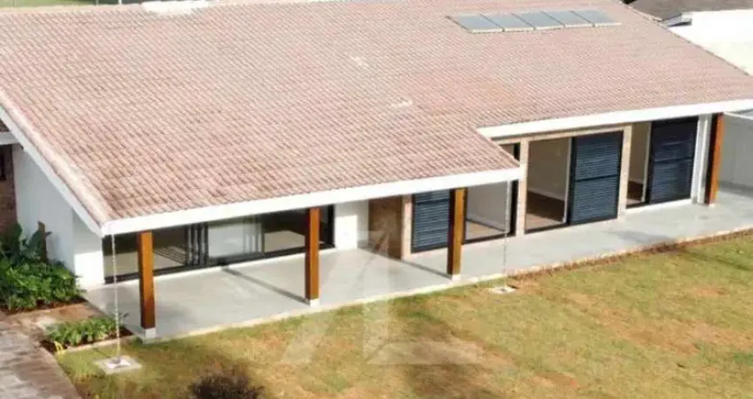 Imperdível! Casa de luxo em condomínio exclusivo de Atibaia-SP, com 3 quartos, 1 suíte, 3 salas, 4 vagas de garagem e 300m² de área.