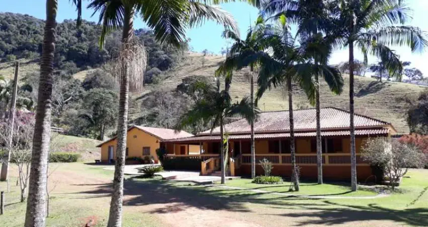 Sitio localizado em Cambui- MG Área de 240.000 metros quadrados.