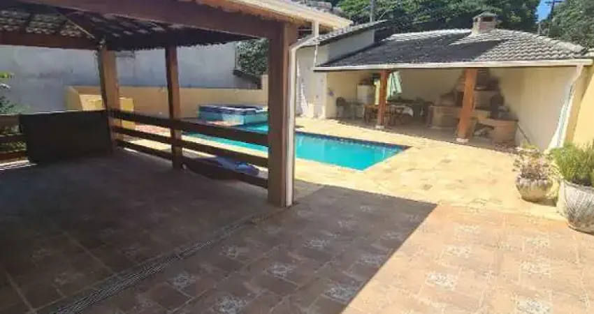 Casa nova no Jardim Paulista em Atibaia SP são 3 suites piscina churrasqueira....