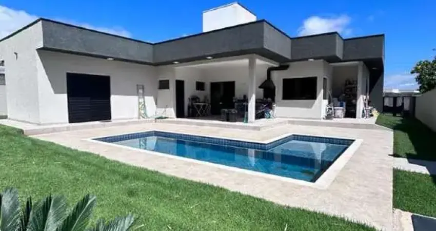 Casa nova térrea mobiliada no Condomínio Shamballa em Atibaia SP. São 3 suítes, ecritório , sala com pé direito alto, armários planejados, piscina.