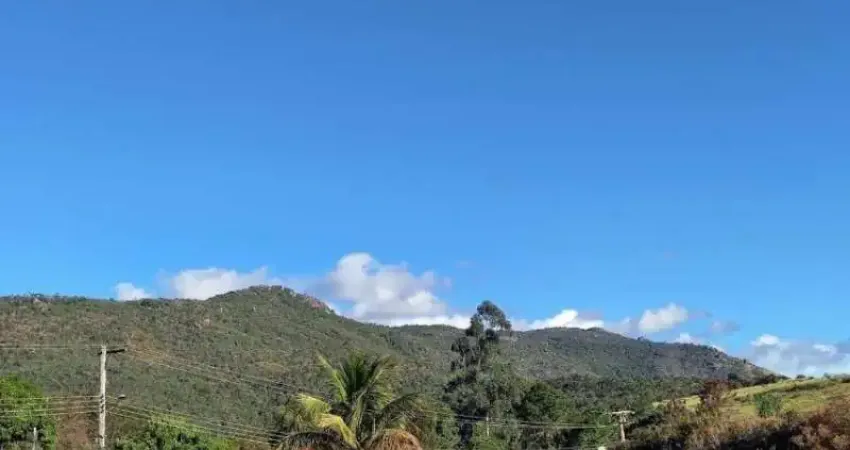 Casa térrea na Vila Santista em  Atibaia SP. Piscina, área gourmet, Edícula e muito espaço verde em uma excelente localização.
