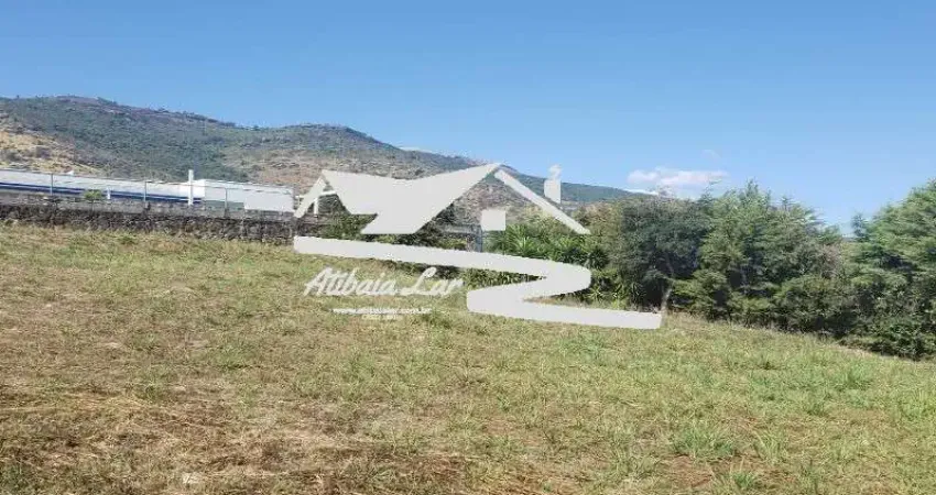 Terreno Condomínio Flamboyant com 1.050 m2 vista para Pedra Grande, aclive em relação a Rua.  Valor R$ 830 mil