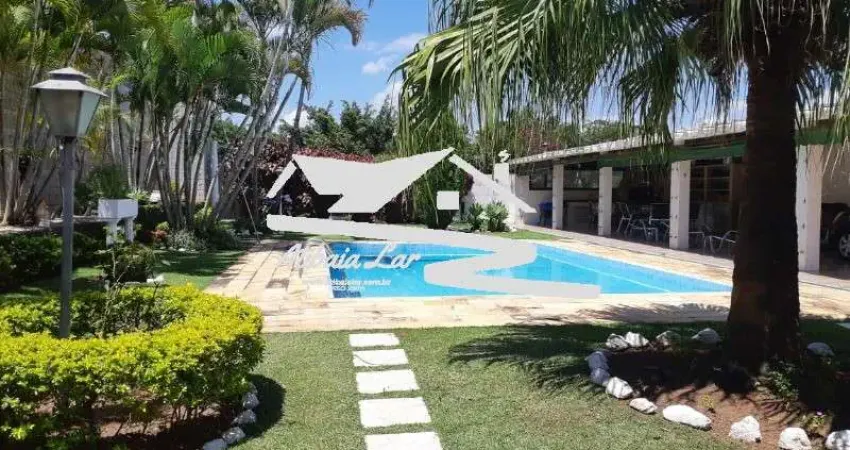 Casa térrea no condomínio Flamboyant em Atibaia com piscina churrasqueira.