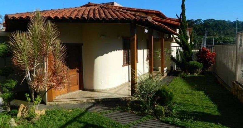Casa com 3 quartos à venda na Rua Itaguaí, Caiçara, Belo Horizonte