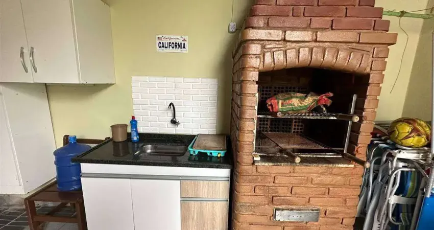 Casa geminada, porteira fechada, lado praia, vila caiçara.