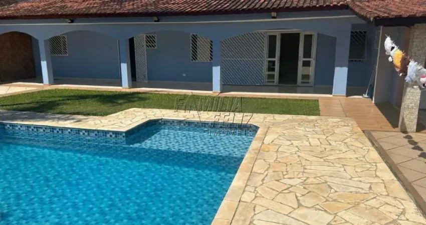 Casa de esquina 2 dorms (1 suíte) c/ piscina e deck em pedra mineira | 230m da praia - caiçara