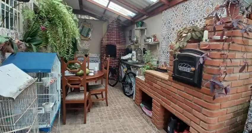Casa à venda com 135 metros 3 dormitórios. Balneário Maracanã. Praia Grande