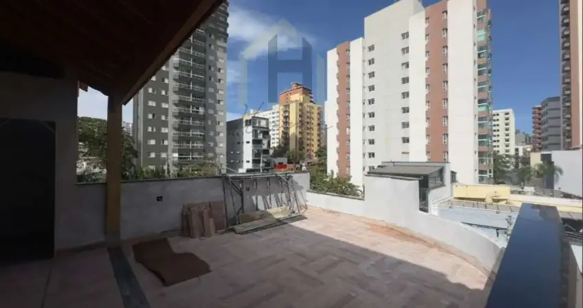 Cobertura de 2 quartos e 2 suítes na Vila Bastos, Santo André-SP. 121m², 2 salas, 4 banheiros, 2 vagas. Aproveite!
