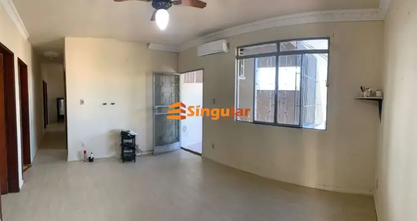 Casa sobreposta com 4 quartos sendo 1 suíte com closet no bairro grã duquesa