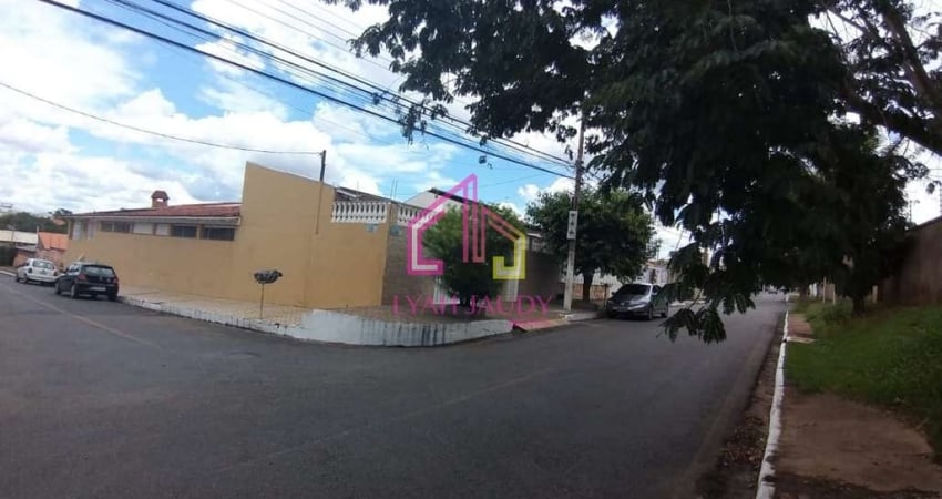 Casa  à Venda no JARDIM TROPICAL, Cuiabá - MT, Térrea , 3 suítes e piscina, 346m², 3 vagas