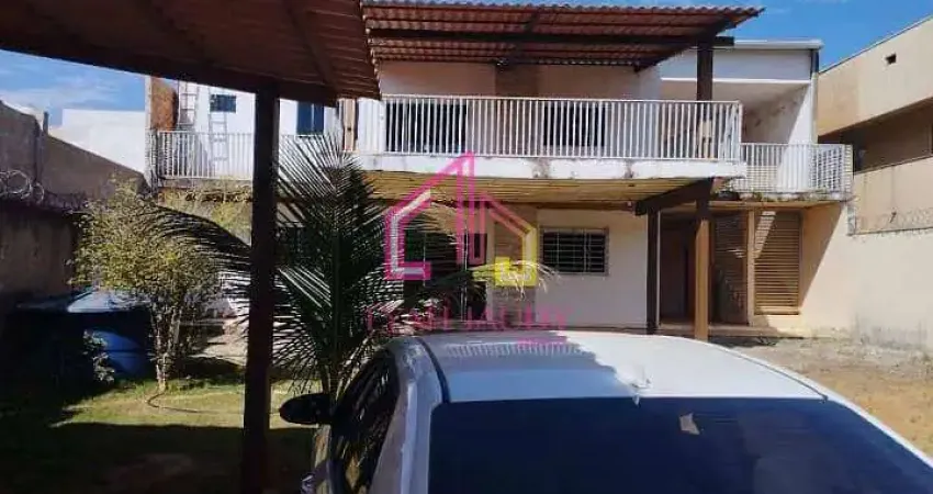 Casa á Venda, MIraFlores, Chapada  dos Guimarães-MT, à 400m do Fórum, 3 Suítes, 6 vagas, quintal gr