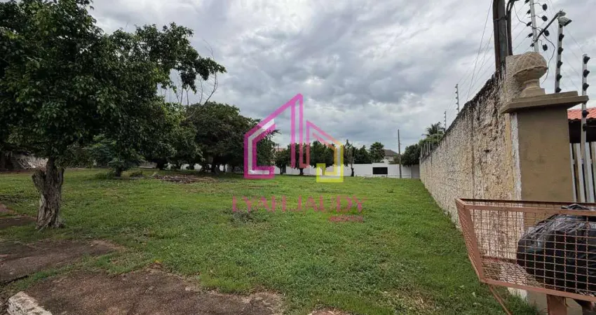 Terreno à venda, Jardim Califórnia, Cuiabá, MT, 720 m2, PLANO, muro lateral, em frente a PRAÇA, Doc