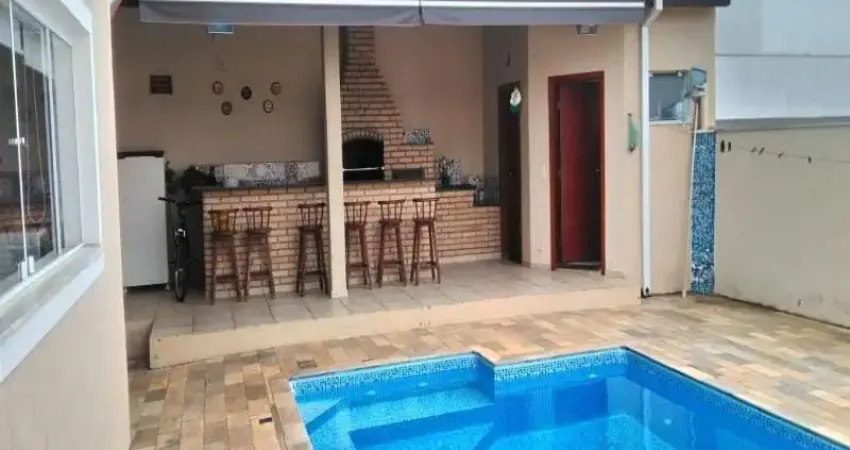 Sobrado à venda no Condomínio Lago da Serra, em Araçoiaba da Serra -SP.