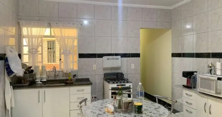 Casa térrea à venda no São Judas Tadeu, em Sorocaba-SP.