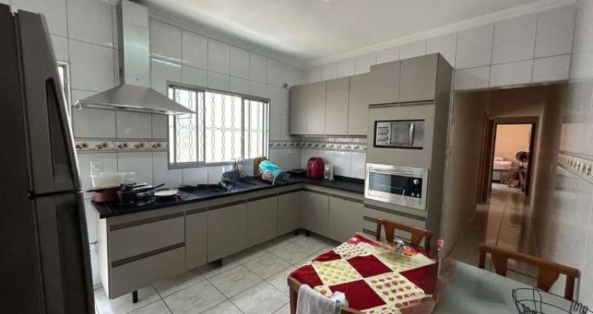 Casa térrea à venda na Vila Helena, em Sorocaba-SP.