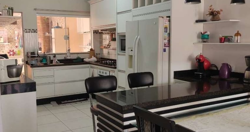 Sobrado à venda no Jardim Residencial Villa Amato, em Sorocaba-SP.