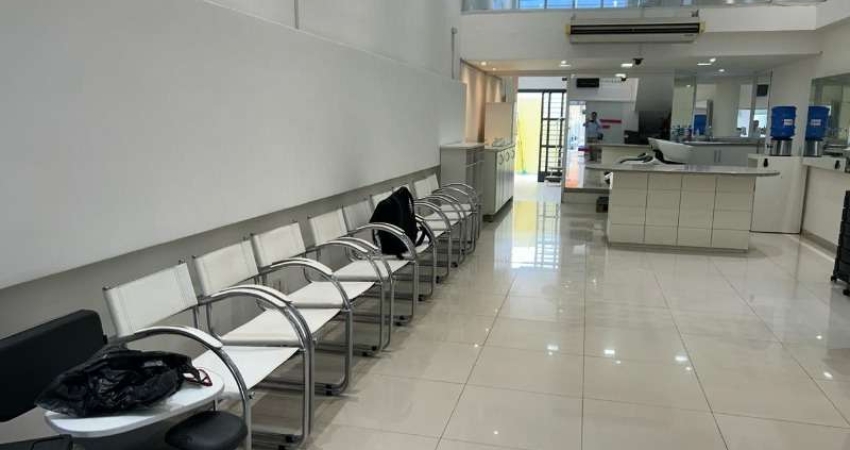 Salão mobiliado para alugar na Nogueira Padilha, em Sorocaba-SP.