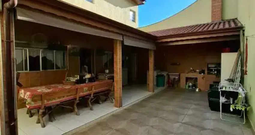 Sobrado à venda no Jardim Leocádia, em Sorocaba-SP.