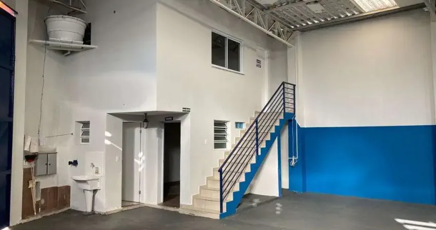Galpão para locação em Jardim Bertanha, Sorocaba: 230m², 2 banheiros. Ideal para depósito ou armazém.