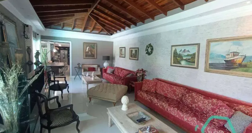 Casa com 5 dormitórios à venda, 700 m² por R$ 2.300.000,00 - Granja Viana - Carapicuíba/SP