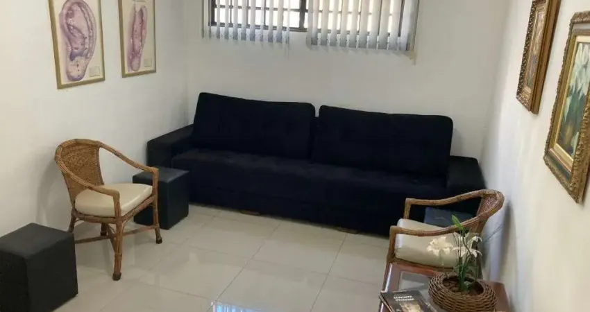 Excelente prédio comercial para locação ao lado do Shopping Santa Ursula, 4 salas sendo 3 suirtes, recepção entre outros em 526 m2 de terreno