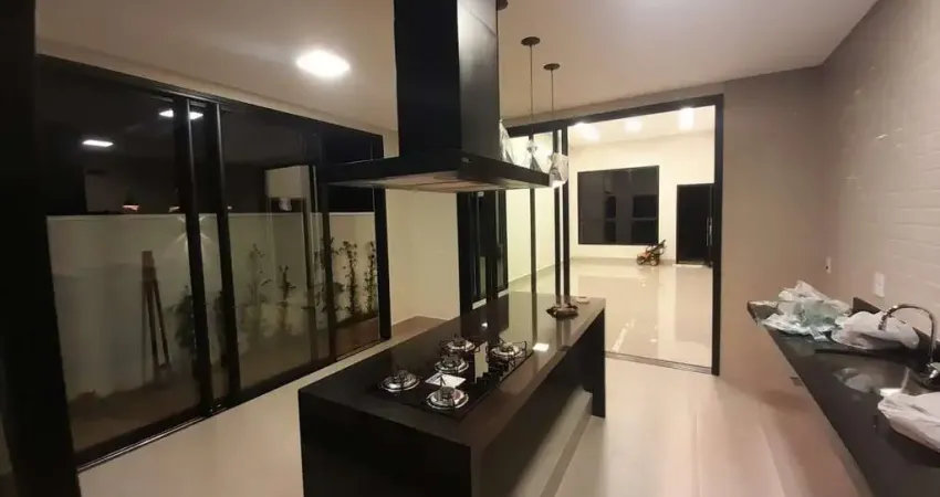 Casa nova alto padrão para venda no Portal da Mata, 3 suites com 1 master, gourmet e piscina em 300 m2 de area total, lazer no condomínio, portaria 24