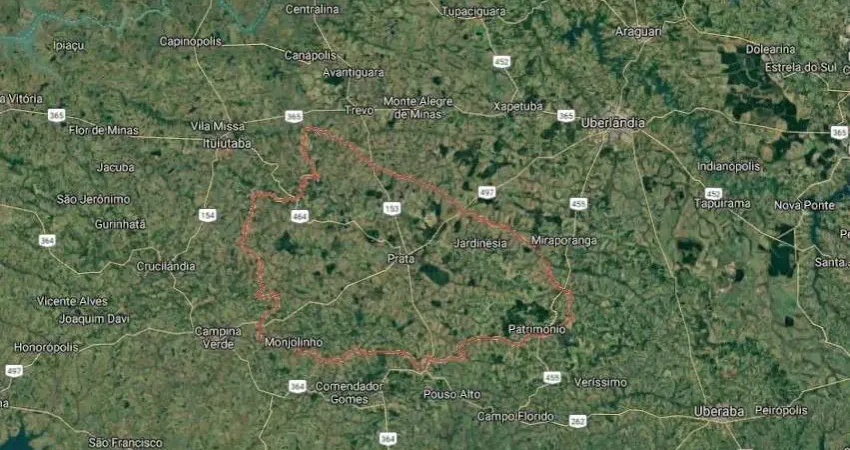 Fazenda para venda na região de Campina Verde-MG com 660 hectares sendo 470 hectares em soja, beira do rio, benfeitorias