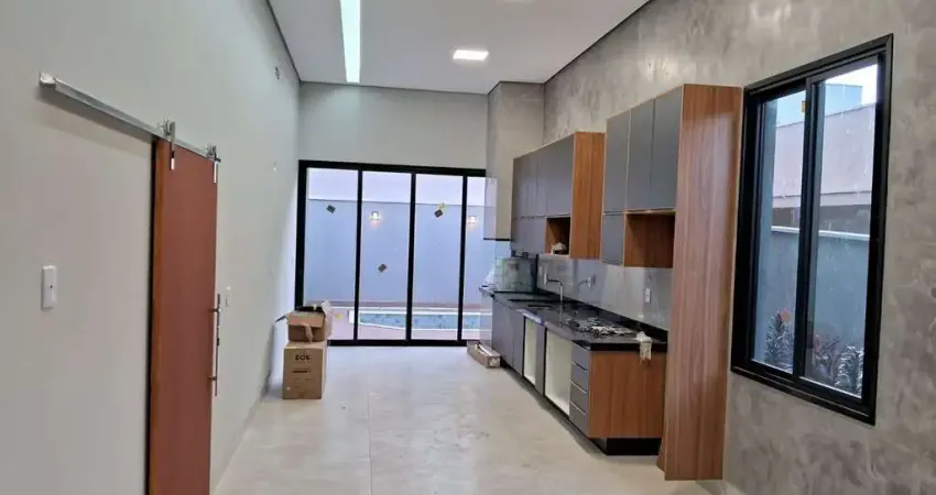 Linda casa nova para venda na Vila do Golfe, Cond. Quinta dos Ventos, 3 suites mais escritório, gourmet e piscina em 350 m2 de área total. Lazer compl