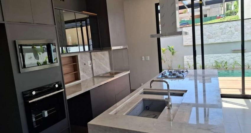 Maravilhosa casa nova altíssimo padrão para venda na Vila do Golfe no charmoso Cond. Terras de Siena, 4 dormitorios 2 suites, gourmet e piscina em 200