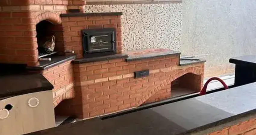 Linda casa para venda no Jardim Helena, 2 dormitorios com 1 suite, varanda gourmet com balcão, 2 vagas em 101 m2 de área construída