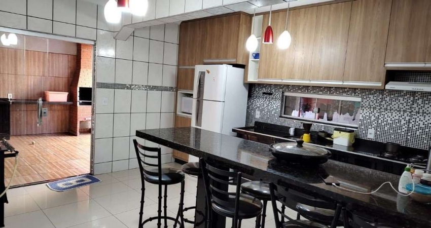 Amplo sobrado para venda no Jd. Heitor Rigon, 3 dormitorios sendo 2 suites, varanda gourmet, 2 vagas, 181 m2 construidos em um terreno de 130 m2