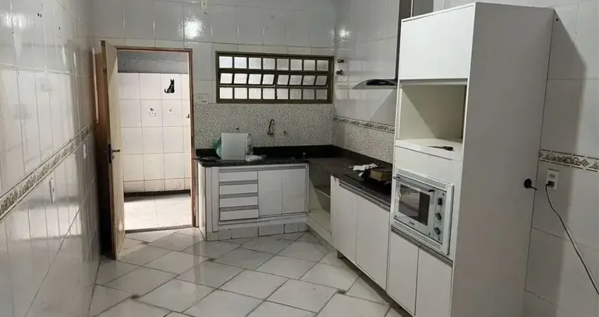 Ótima casa para venda no Parque dos Servidores, Zona Leste, 2 dormitorios com suíte, varanda gourmet, 2 vagas em 129 m2 construidos