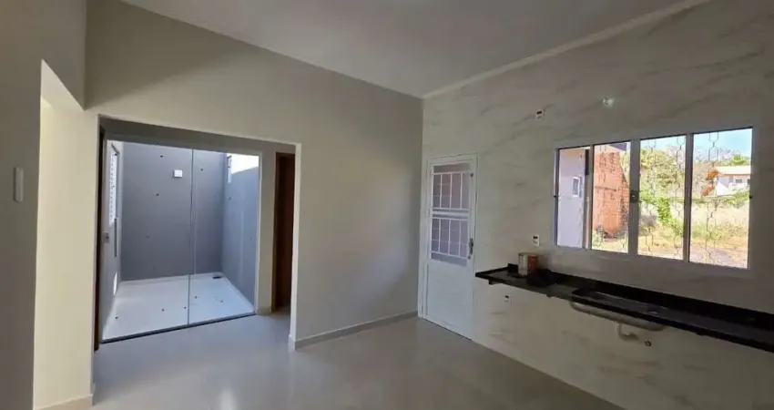 Ótima casa nova para venda no Pq dos Flamboyans, 2 dormitorios com suíte, amplo quintal em 300 m2 de área total