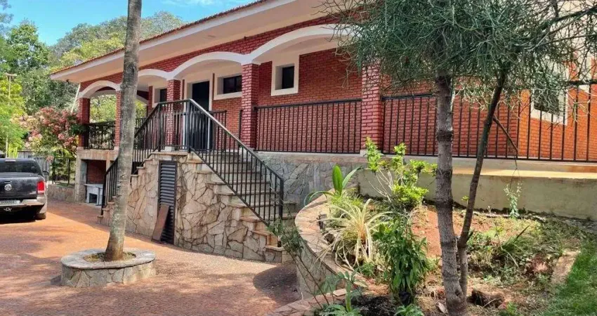 Excelente chácara para venda no Recreio Internacional, inteira reformada, 2 casas, e muitas benfeitorias em 6.400 m2 de área total, varanda gourmet, s