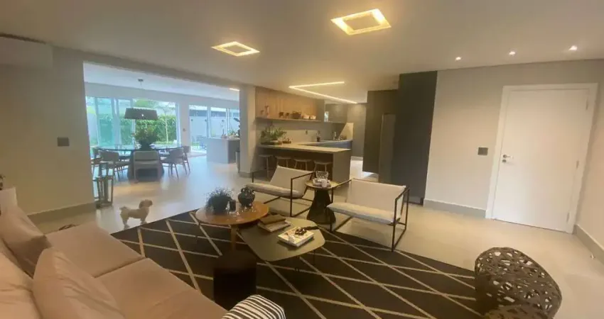 Lindo sobrado para venda no charmoso Cond. Reserva Santa Luisa, 4 suites 1 master, varanda gourmet e piscina em 498 m2 total, lazer no condomínio