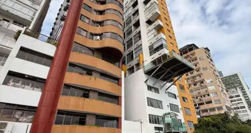 Apartamento para Venda em Salvador, Vitória, 3 dormitórios, 3 suítes, 5 banheiros, 3 vagas