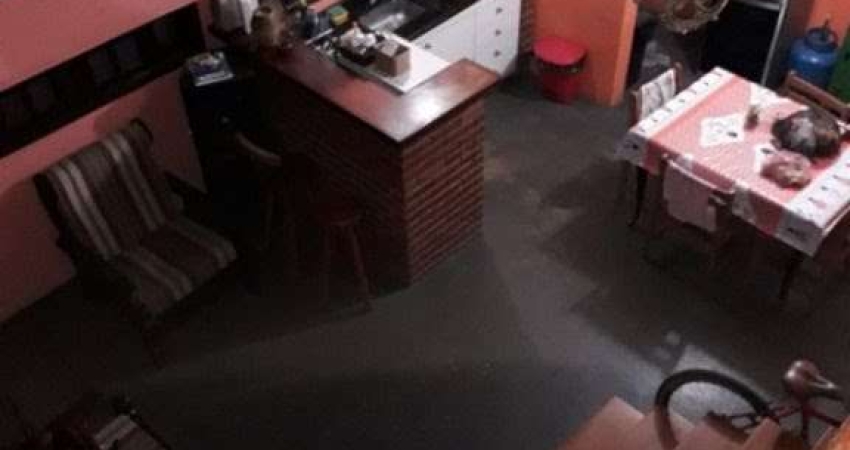 Casa com 2 quartos à venda na Viela Itueta, 31, Conjunto Residencial Haroldo Veloso, Guarulhos
