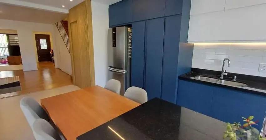 Casa à Venda em Aclimação - 4 Dormitórios, 300m² por R$1.9M