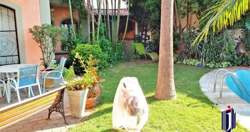 Casa à Venda em Jardim da Glória - 4 Dormitórios e 6 Banheiros