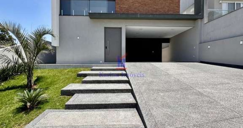 Casa Sobrado à Venda em Arujá - 4 Suítes, 300m² por R$3.190.000