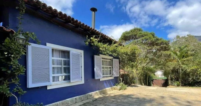 Casa para Venda em Petrópolis, Araras, 4 dormitórios, 3 suítes, 4 banheiros, 3 vagas
