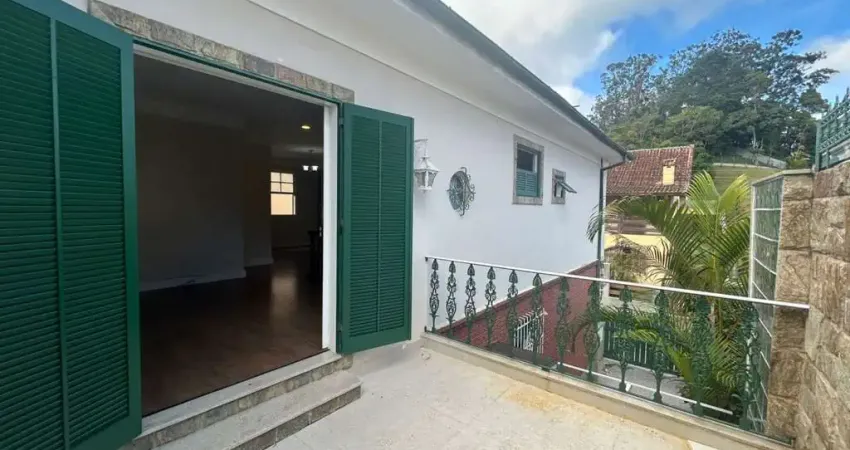 Casa para Venda em Petrópolis, Valparaíso, 2 dormitórios, 1 suíte, 1 banheiro, 3 vagas