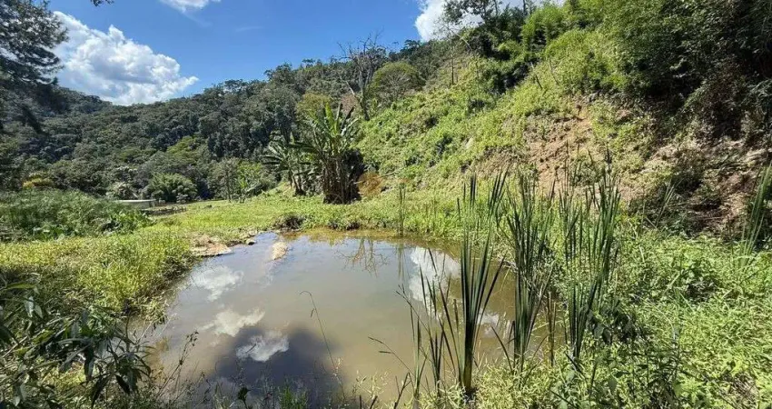 Sítio para Venda em Teresópolis, Pessegueiros, 1 dormitório, 1 banheiro, 10 vagas