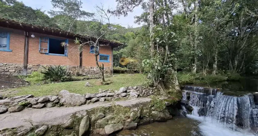 Sítio para Venda em Teresópolis, Albuquerque, 4 dormitórios, 1 suíte, 3 banheiros, 2 vagas