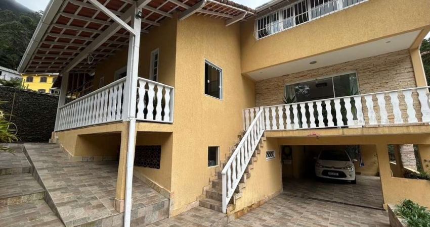Casa para Venda em Petrópolis, Retiro, 4 dormitórios, 2 banheiros, 3 vagas