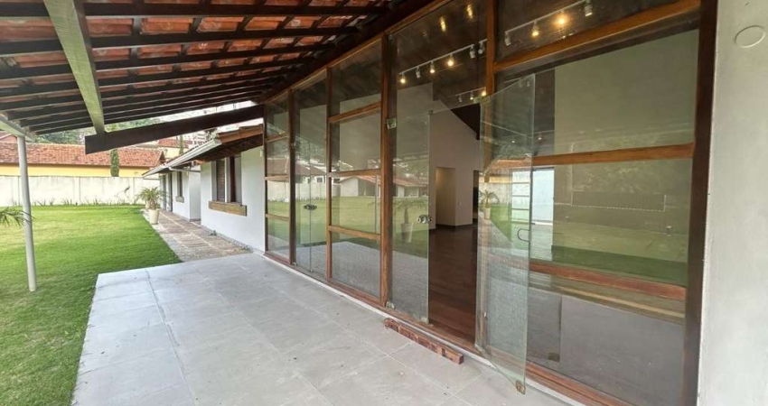 Casa para Venda em Petrópolis, Morin, 7 dormitórios, 3 suítes, 5 banheiros, 30 vagas