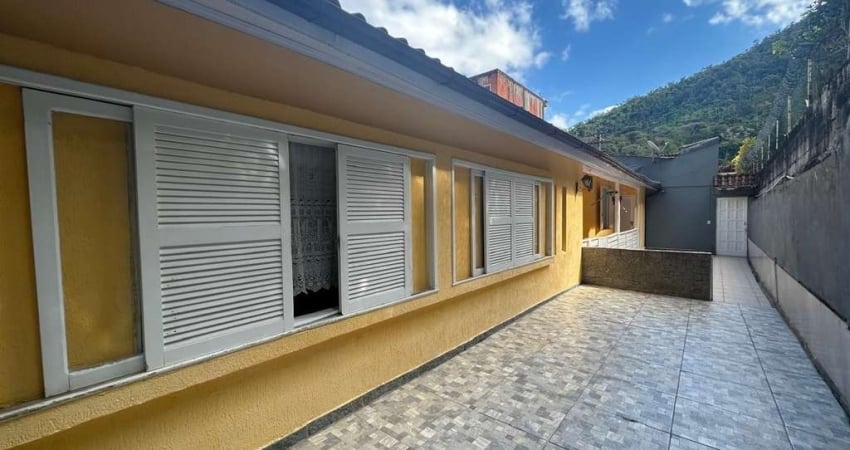 Casa para Venda em Petrópolis, Nogueira, 3 dormitórios, 1 suíte, 2 banheiros