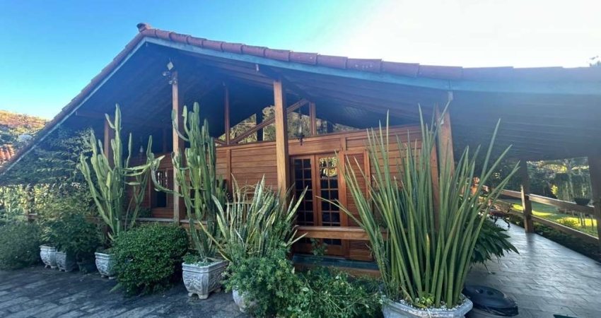 Casa para Venda em Petrópolis, Secretario, 2 dormitórios, 1 suíte, 2 banheiros, 2 vagas